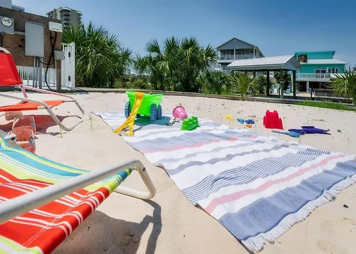 Family Bungalow! Access, Pool, & Fishing Dock Holiday home