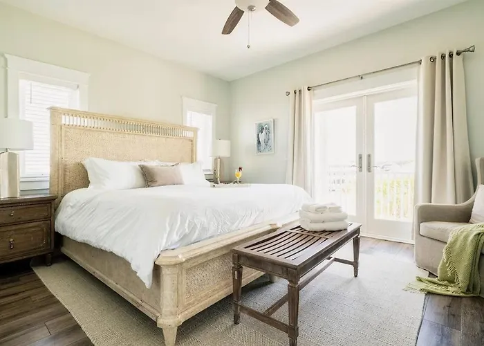Family Bungalow! Access, Pool, & Fishing Dock Holiday home