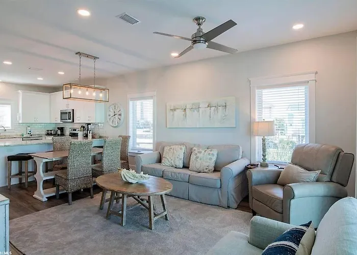 Family Bungalow! Access, Pool, & Fishing Dock Holiday home