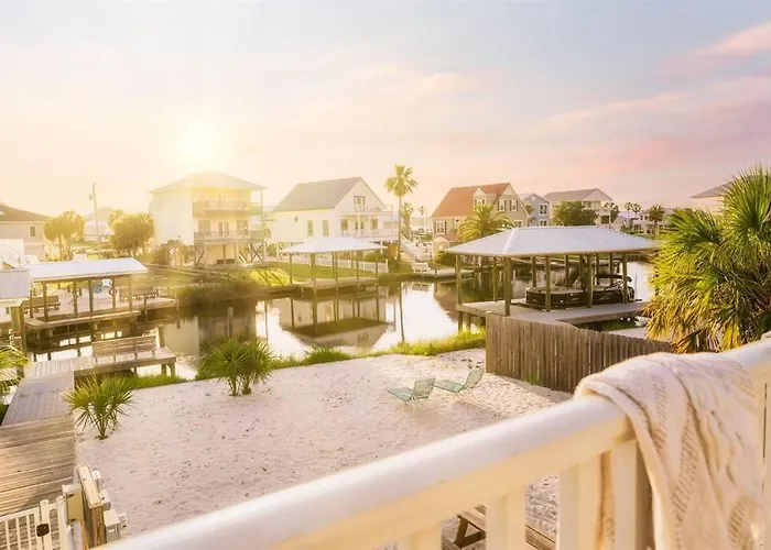 Holiday home Family Bungalow! Access, Pool, & Fishing Dock