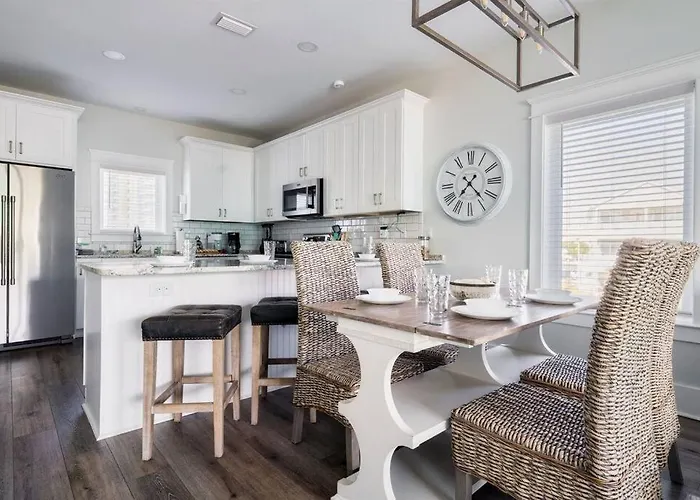 Family Bungalow! Access, Pool, & Fishing Dock * Gulf Shores