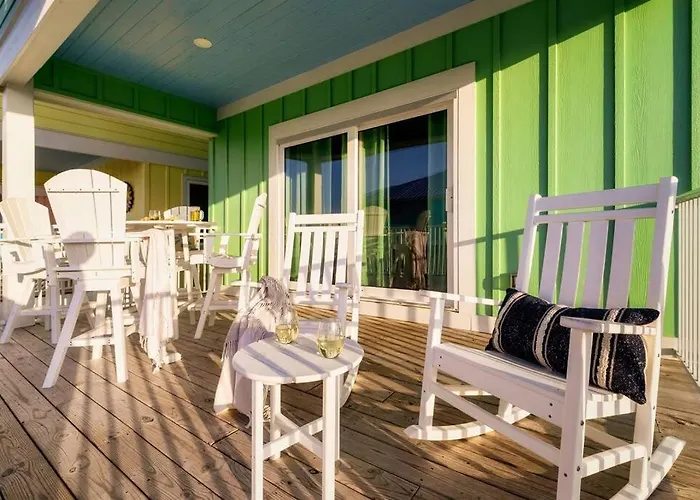Family Bungalow! Access, Pool, & Fishing Dock