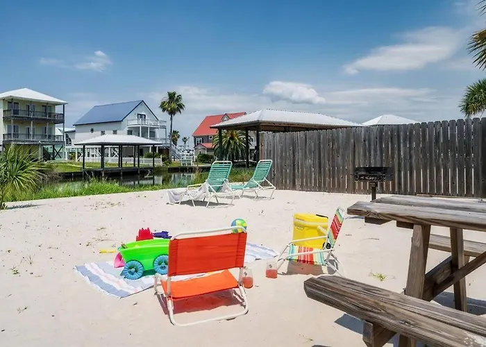 Family Bungalow! Access, Pool, & Fishing Dock Holiday home *