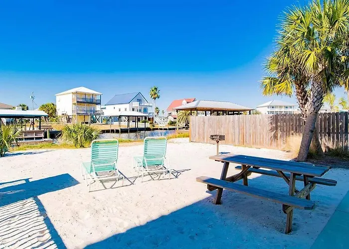 Family Bungalow! Access, Pool, & Fishing Dock Holiday home Gulf Shores