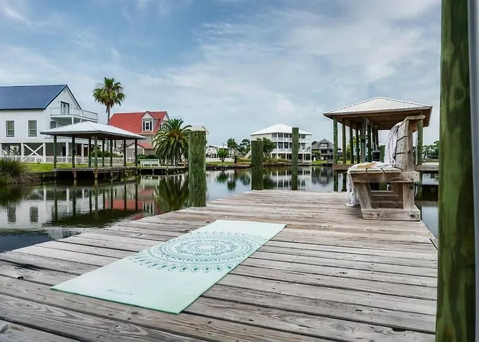 Holiday home Family Bungalow! Access, Pool, & Fishing Dock *